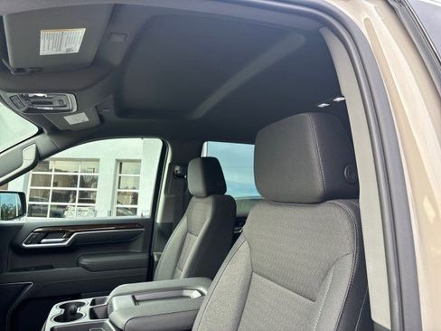 New 2026 GMC Sierra 1500 SLE image 15