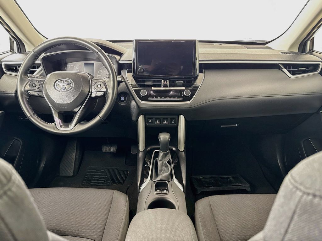 Used 2025 Toyota Corolla Cross LE AWD/4WD image 3