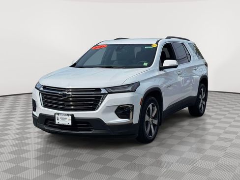 Used 2023 Chevrolet Traverse LT w/ LT Premium Package AWD/4WD image 2