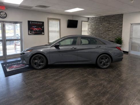 Used 2023 Hyundai Elantra SEL w/ Cargo Package FWD image 5