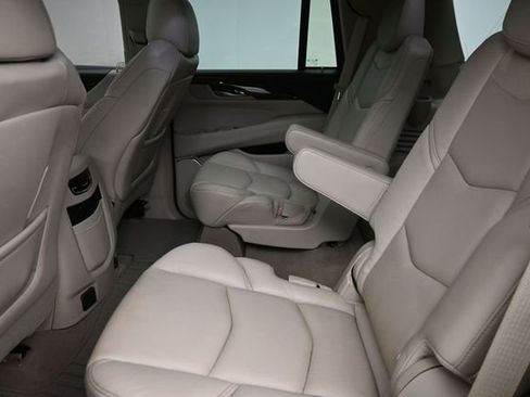 Used 2020 Cadillac Escalade Premium Luxury AWD/4WD image 19