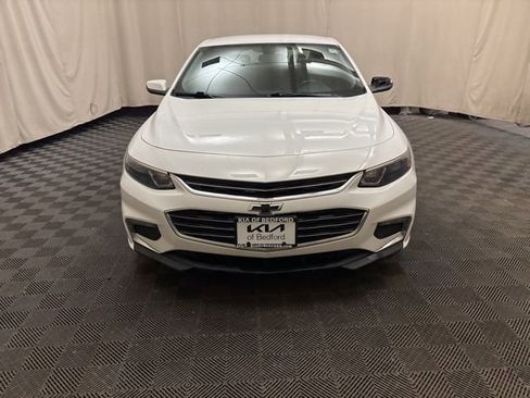 Used 2018 Chevrolet Malibu LT FWD image 2
