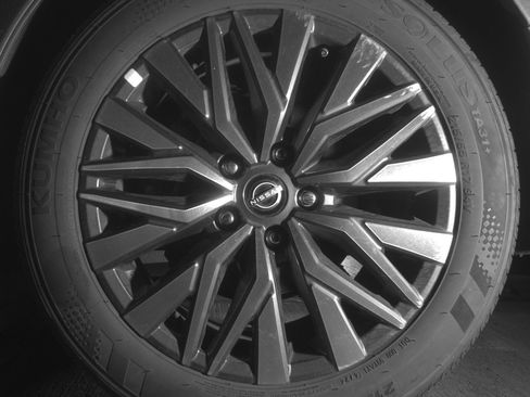 Used 2025 Nissan Altima 2.5 SV FWD image 14