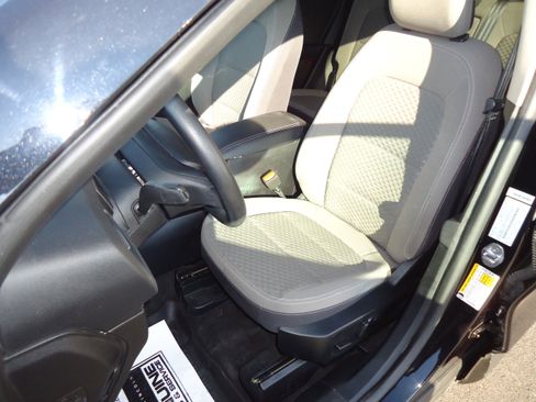 Used 2020 Ford Escape SE image 22