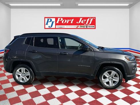 Certified 2022 Jeep Compass Latitude image 3