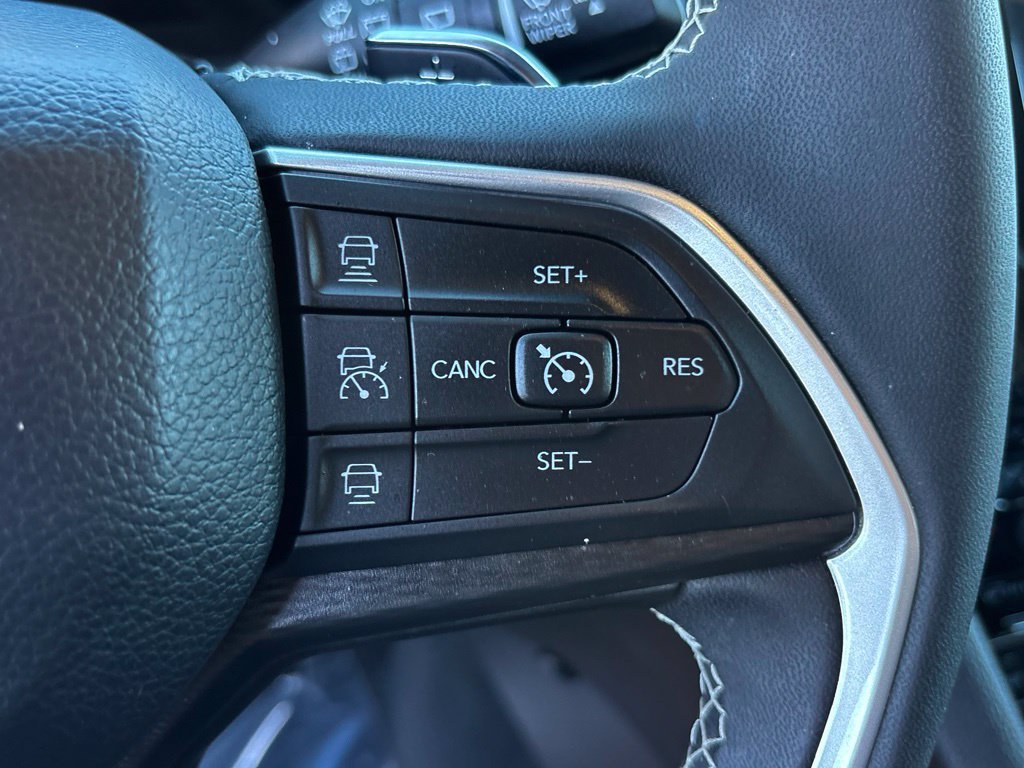 Used 2025 Jeep Grand Cherokee L Laredo RWD image 19