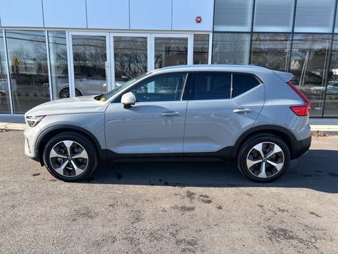 Certified 2025 Volvo XC40 B5 Plus AWD/4WD image 2