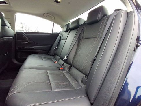 Used 2022 Lexus ES 300h Luxury image 20