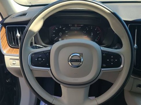 Used 2021 Volvo XC60 T6 Momentum w/ Protection Package Premier AWD/4WD image 16
