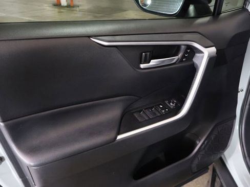 Used 2021 Toyota RAV4 XLE Premium image 10