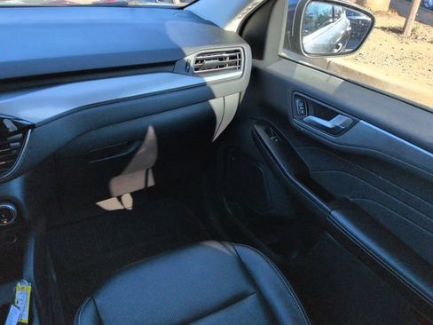 Used 2022 Ford Escape Titanium image 19