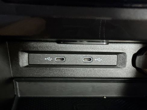 Used 2024 Volkswagen Tiguan SE FWD image 25