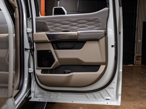 Used 2026 Ford F450 Platinum w/ Platinum Plus Package image 39