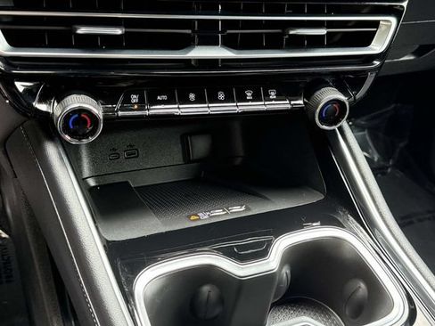 Certified 2025 Chevrolet Traverse LT AWD/4WD image 17