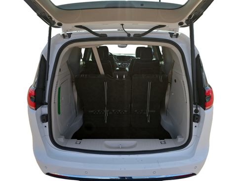 Used 2024 Chrysler Pacifica Limited FWD image 19
