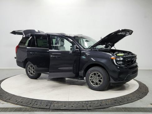 New 2026 Ford Expedition Active image 9