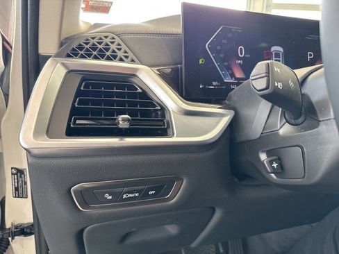 Certified 2025 BMW X7 xDrive40i w/ Premium Package image 30