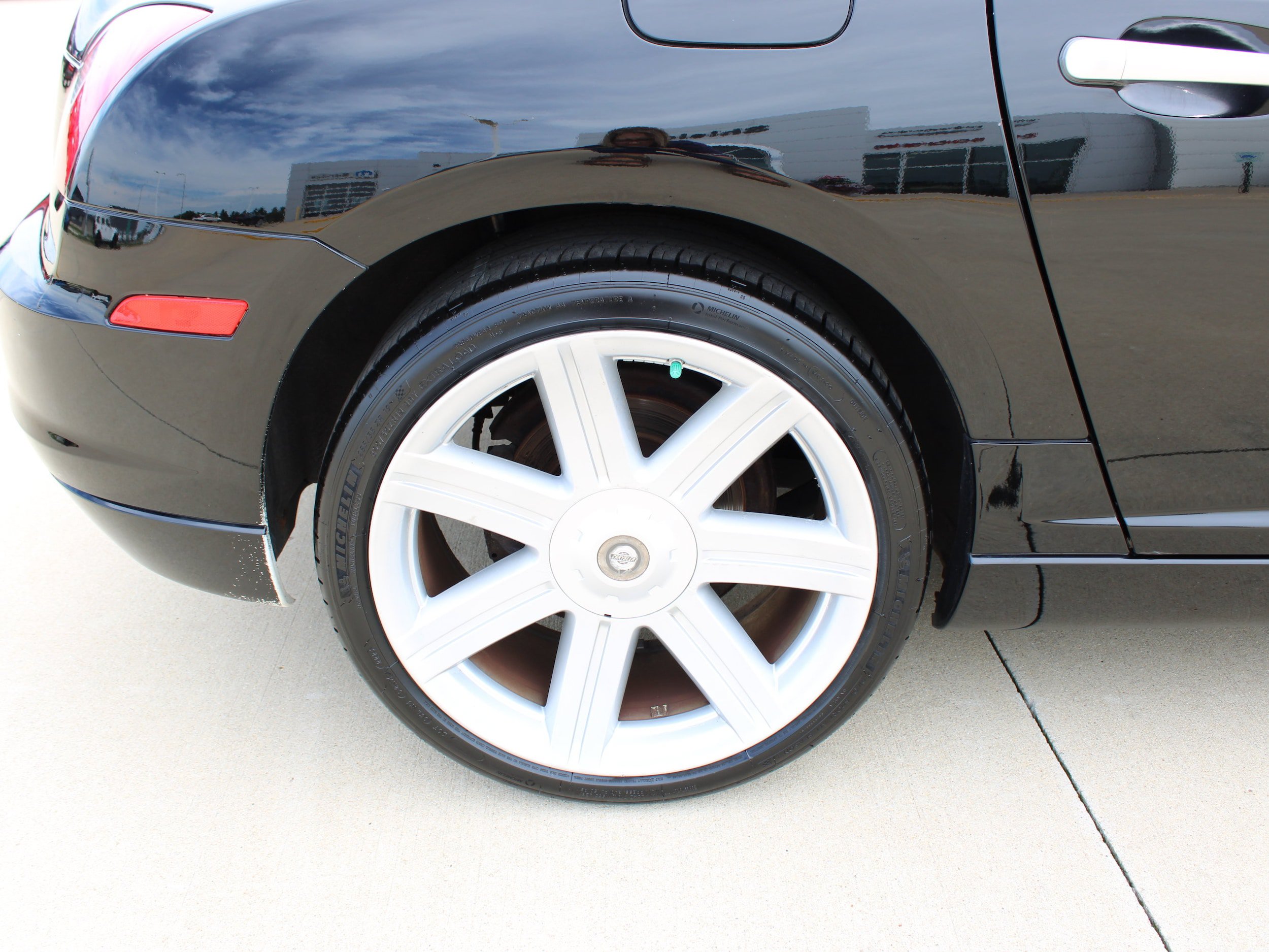 Used 2005 Chrysler Crossfire Limited RWD image 9