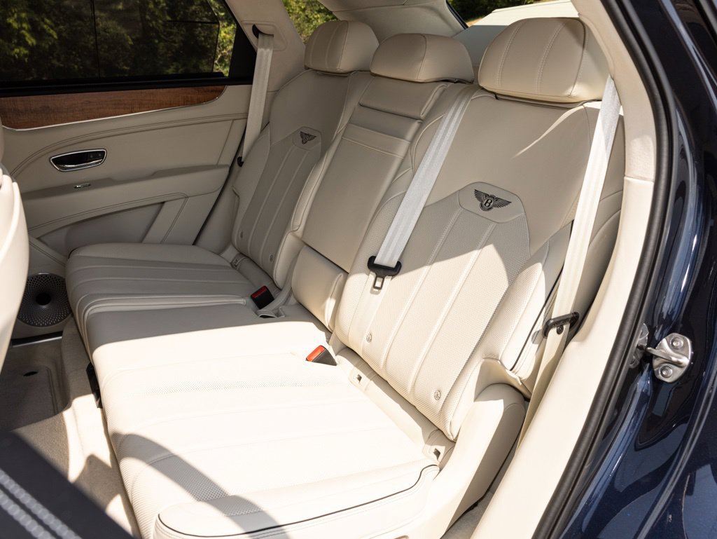 Used 2025 Bentley Bentayga AWD/4WD image 60