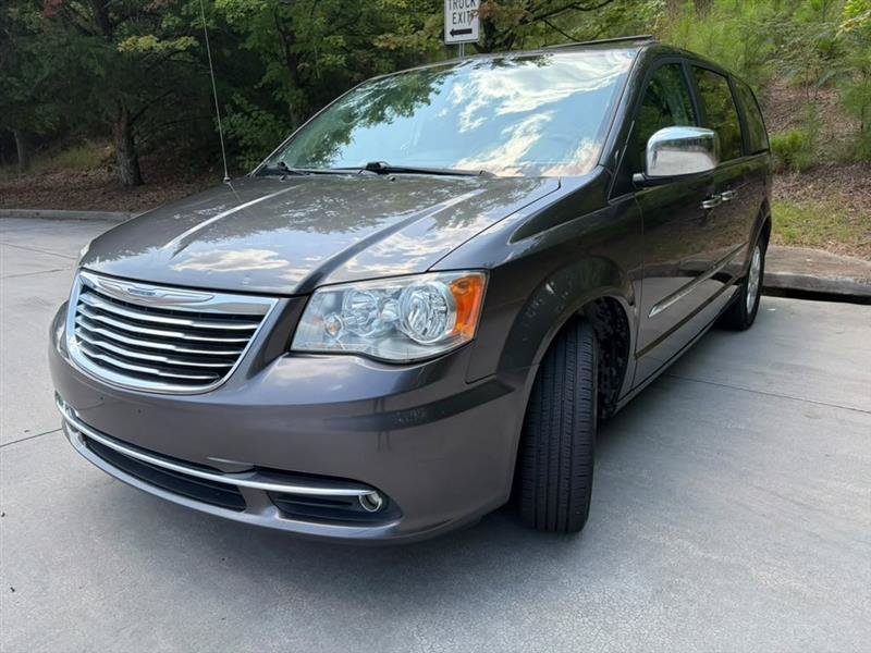 Used 2015 Chrysler Town & Country Touring FWD image 3