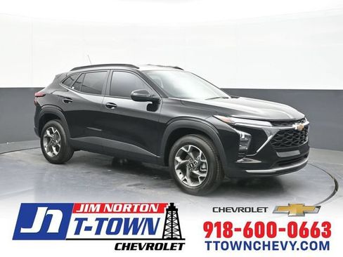 New 2026 Chevrolet Trax LT w/ LT Convenience Package FWD image 1
