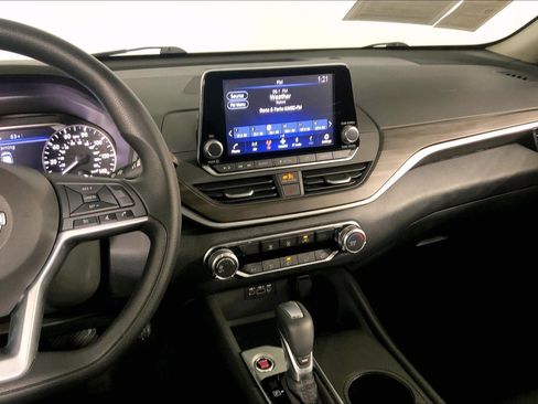 Used 2025 Nissan Altima 2.5 SV FWD image 6