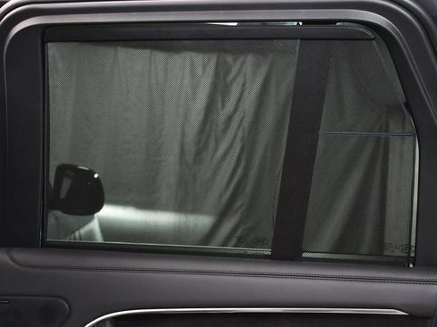 Used 2025 Land Rover Range Rover SE image 15