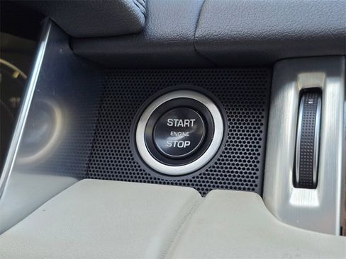 Used 2016 Land Rover Range Rover HSE image 19