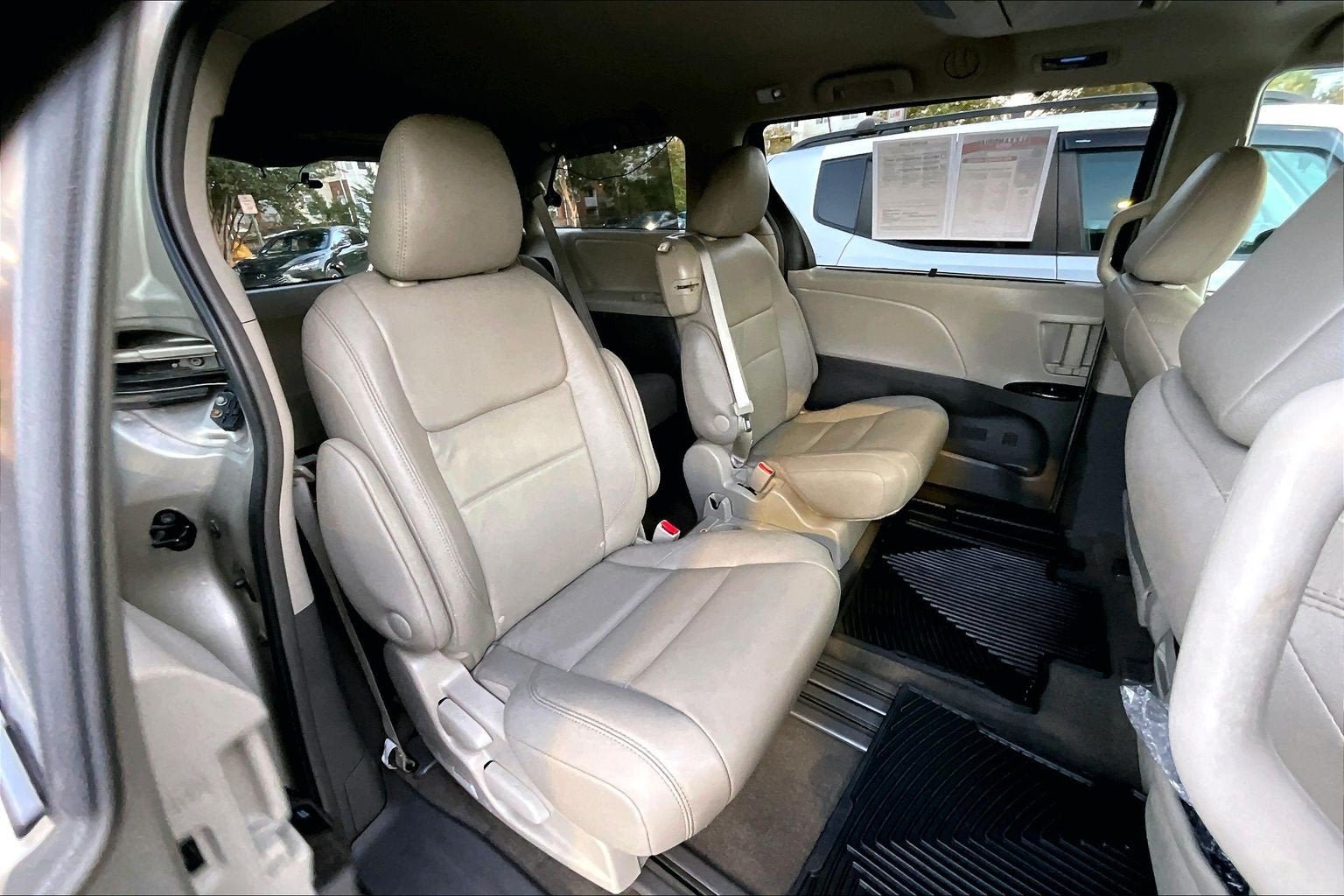 Used 2016 Toyota Sienna XLE Premium FWD image 26