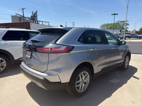 Used 2024 Ford Edge SEL w/ Convenience Package AWD/4WD image 3
