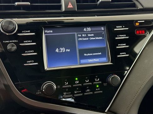 Used 2018 Toyota Camry LE FWD image 13