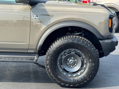 New 2025 Ford Bronco Outer Banks w/ Sasquatch Package image 45