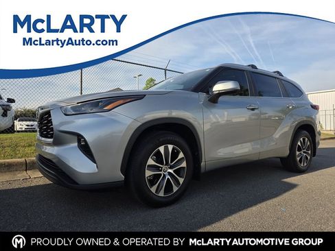 Used 2024 Toyota Highlander XLE image 1