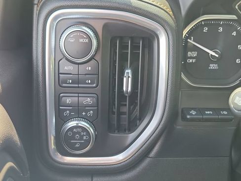 Used 2021 GMC Sierra 1500 AT4 w/ AT4 Value Package AWD/4WD image 17