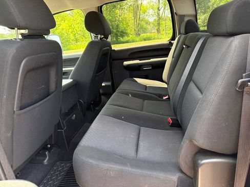 Used 2011 GMC Sierra 3500 SLE w/ SLE Preferred Package AWD/4WD image 7