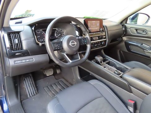 Used 2024 Nissan Pathfinder SV AWD/4WD image 27