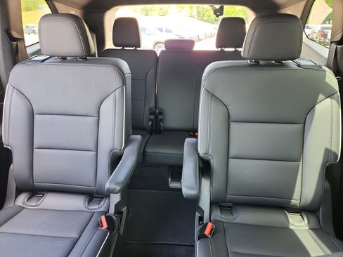 Used 2025 Buick Enclave Preferred FWD image 36