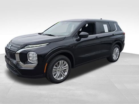 Used 2024 Mitsubishi Outlander ES image 3