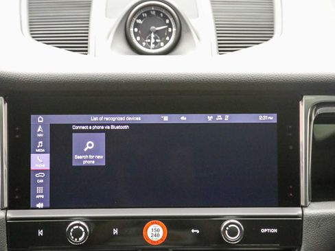 Certified 2026 Porsche Macan AWD/4WD image 18