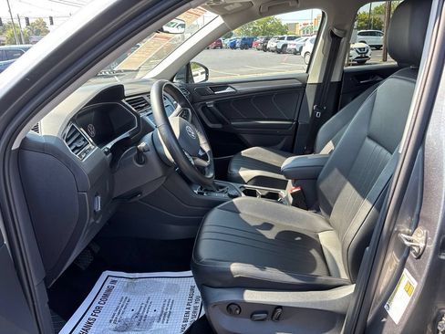 Used 2024 Volkswagen Tiguan SE AWD/4WD image 17