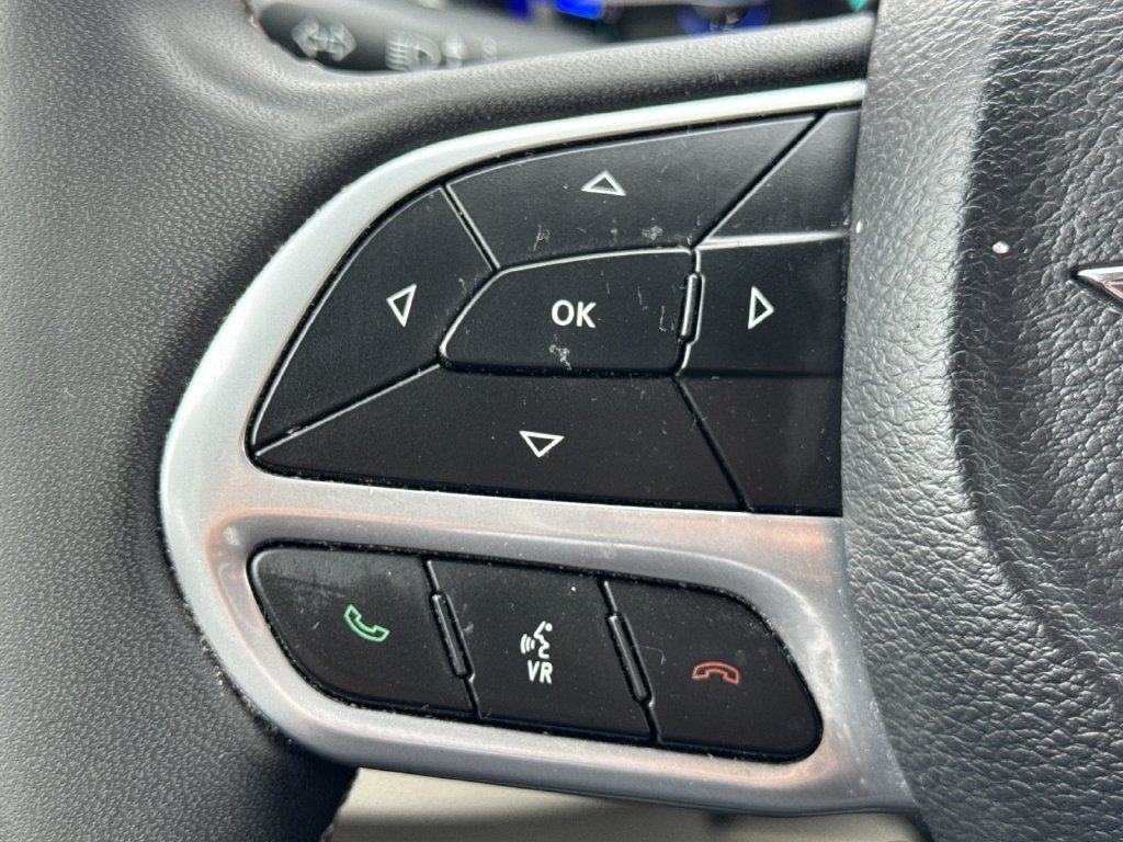 Used 2023 Chrysler Pacifica Touring-L FWD image 26
