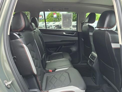 Used 2025 Volkswagen Atlas Peak Edition SE AWD/4WD image 12