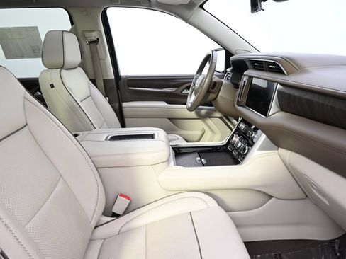 Used 2021 GMC Yukon XL Denali w/ Denali Premium Package AWD/4WD image 16