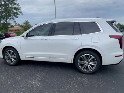 Used 2021 Cadillac XT6 Premium Luxury FWD image 6