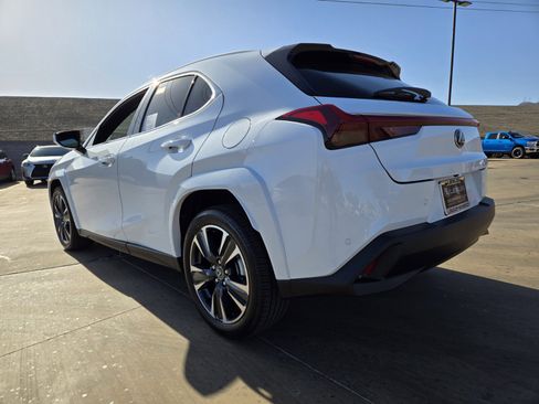 New 2026 Lexus UX 300h FWD image 4