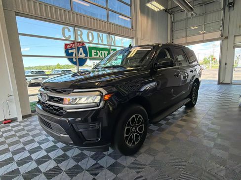 Used 2024 Ford Expedition XLT AWD/4WD image 3