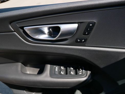 Certified 2025 Volvo XC60 B5 Plus AWD/4WD image 17