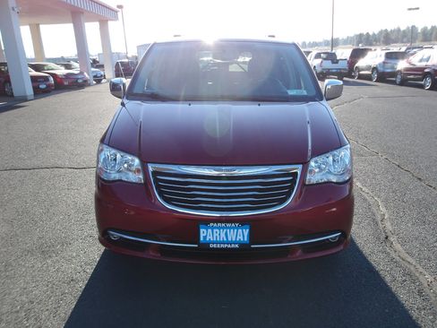 Used 2013 Chrysler Town & Country Touring-L w/ Entertainment Group #2 image 8