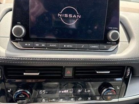 Used 2022 Nissan Rogue SV w/ SV Premium Package FWD image 12