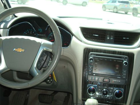 Used 2014 Chevrolet Traverse LT AWD/4WD image 10